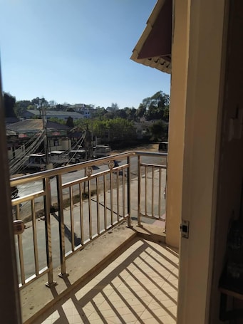 Deluxe Twin Room | Balcony