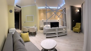 Panoramic Studio Suite | Living area | Flat-screen TV