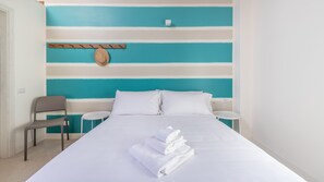 Fer et planche à repasser, Wi-Fi gratuit, draps fournis