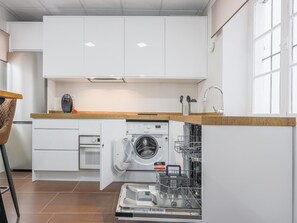 Réfrigérateur, micro-ondes, four, lave-vaisselle