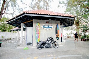 A building with a tiled roof and a sign that reads "Dora Bora." - The Wave (George Town)