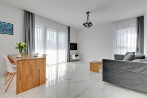 公寓, 非吸煙房, 陽台 | 起居區 | 平面電視