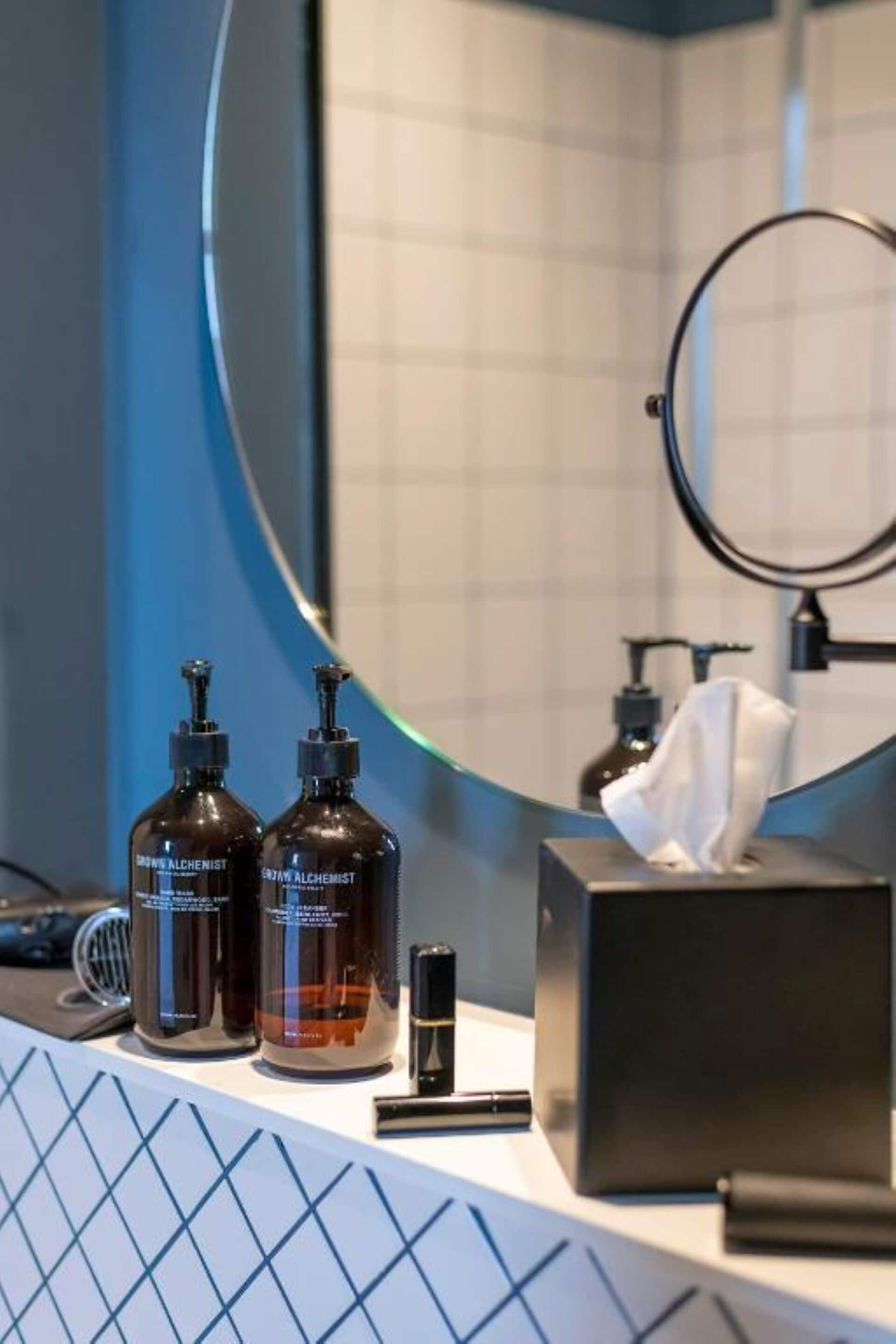 standard twin room | bathroom | shower, free toiletries, hair dryer, towels