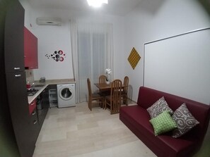 32-inch flat-screen TV with satellite channels, TV, first-run movies - Ierre b&b il piacere dell accoglienza (Siderno)