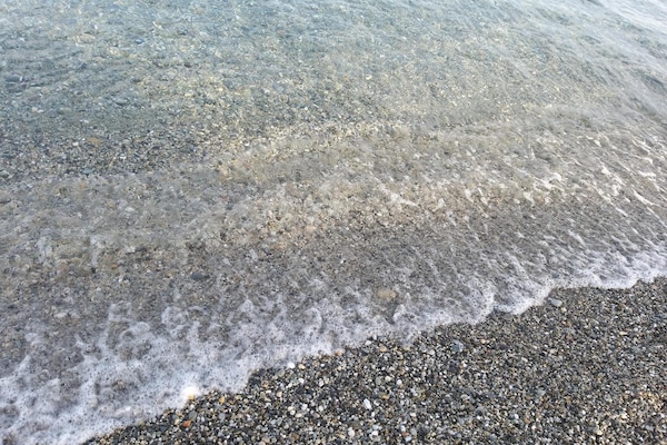 Beach nearby, white sand, 10 beach bars