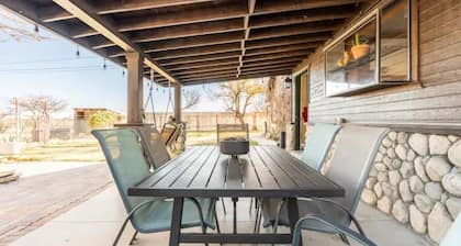Large country home with 3 rooms and 3 baths