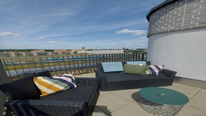 Rom – standard, 1 queensize-seng (Roof Terrace) | Safe på rommet, lydisolert, barnesenger (inkludert) og wi-fi (inkludert)