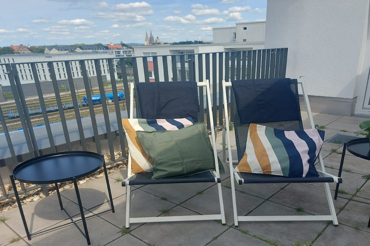 Habitación Premium, 1 cama de matrimonio, terraza, vistas a la ciudad (Roof Terrace, Up to 3 Adults) | Caja fuerte, sistema de insonorización, cunas gratuitas y wifi gratis