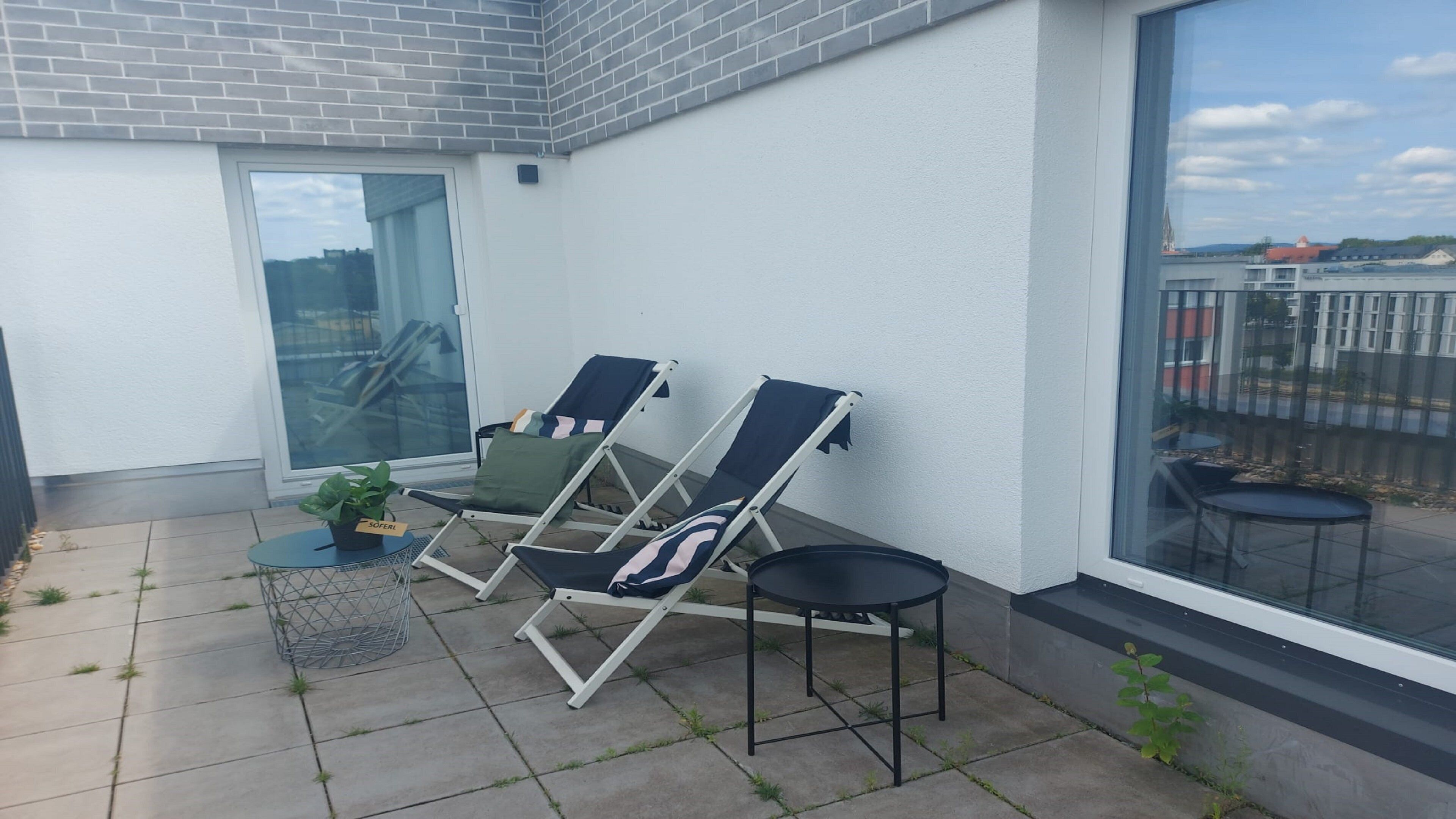 尊荣客房, 1 张大床, 城市景观 (Roof Terrace, Up to 3 Adults) | 客房内保险箱、隔音、免费婴儿床、免费 WiFi