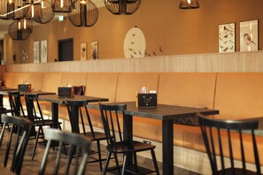 Frokostbuffé hver dag (EUR 17.00 per person)