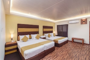 Family Suite | Minibar, in-room safe, individually decorated, individually furnished