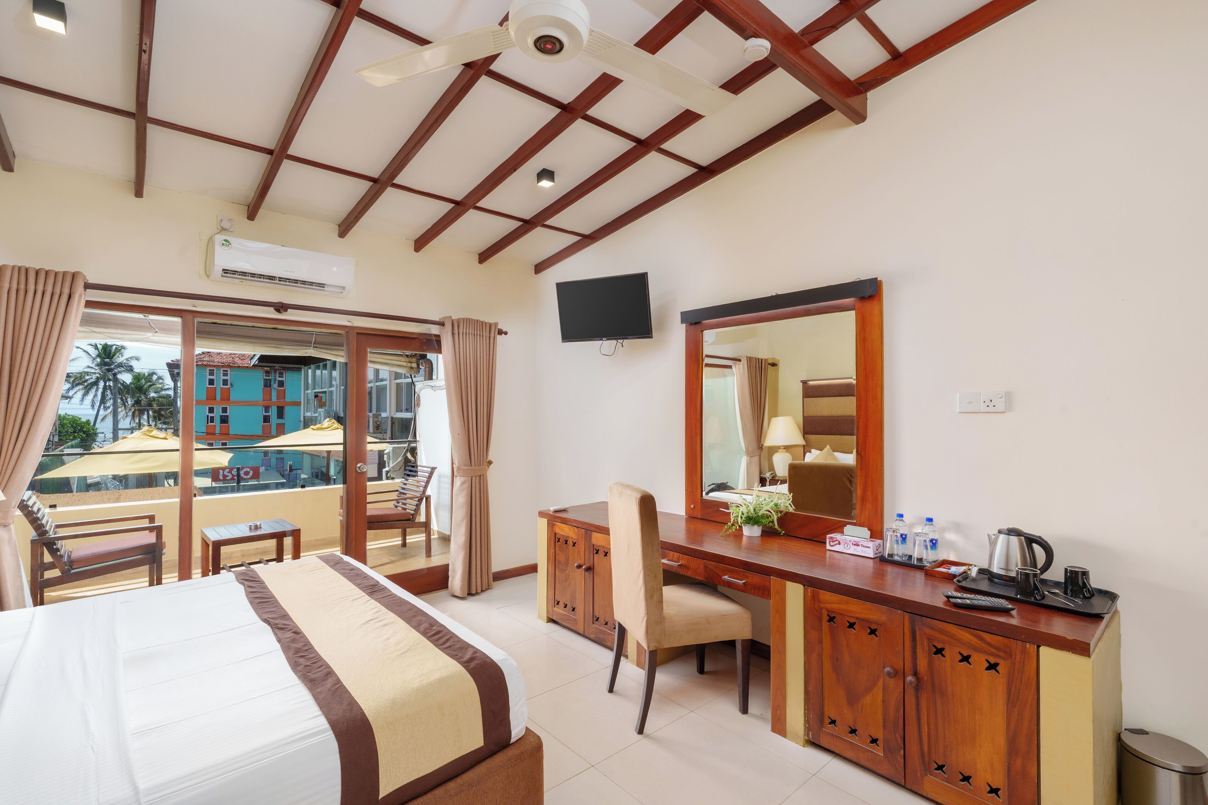 Deluxe Double Room, Sea View | Minibar, in-room safe, individually decorated, individually furnished