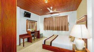 Minibar, in-room safe, individually decorated, individually furnished