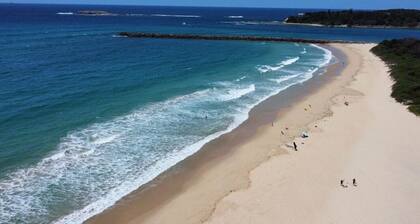 Driftwood seppien kanssa - ilmainen WIFI, lähellä rantaa