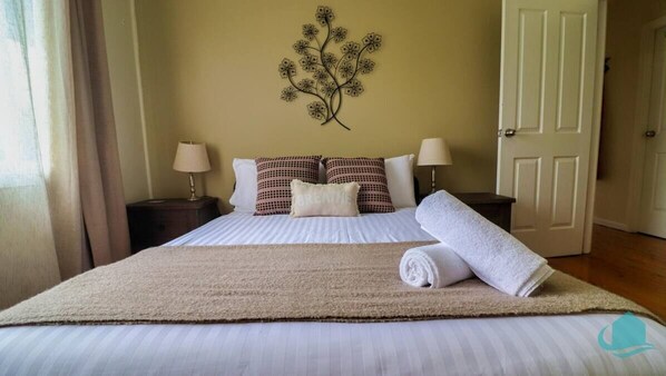 2 bedrooms, iron/ironing board, WiFi, bed sheets