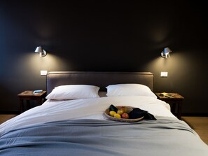 3 bedrooms, in-room safe, iron/ironing board, free WiFi