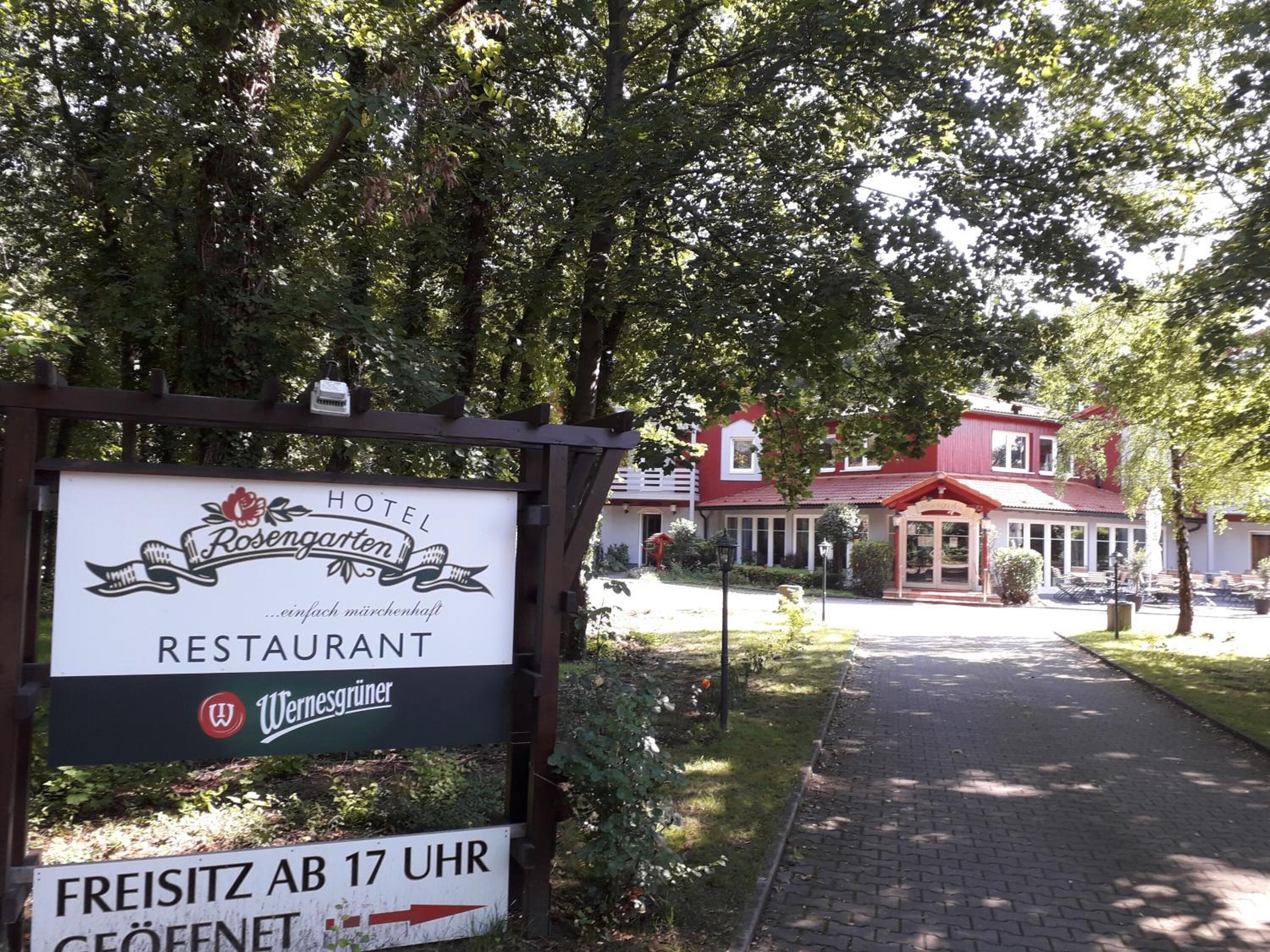 A sign for Hotel Rosengarten with a restaurant and a Wernersgrüner logo.