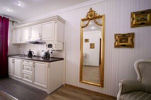 Apartment, 1 Bedroom | Private kitchen | Cookware/dishes/utensils