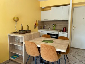 Fridge, microwave