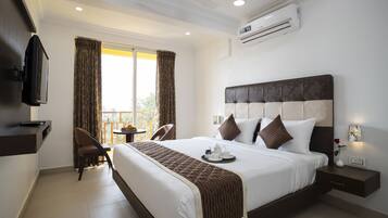 Een minibar, een kluis op de kamer, individueel gedecoreerd