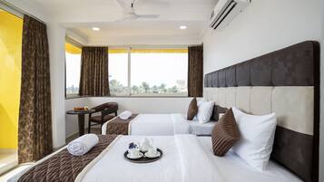 Quarto casal ou duplo superior | Frigobar, cofres nos quartos, individualmente decorados