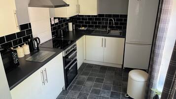 House | Private kitchen | Fridge, microwave, oven, stovetop