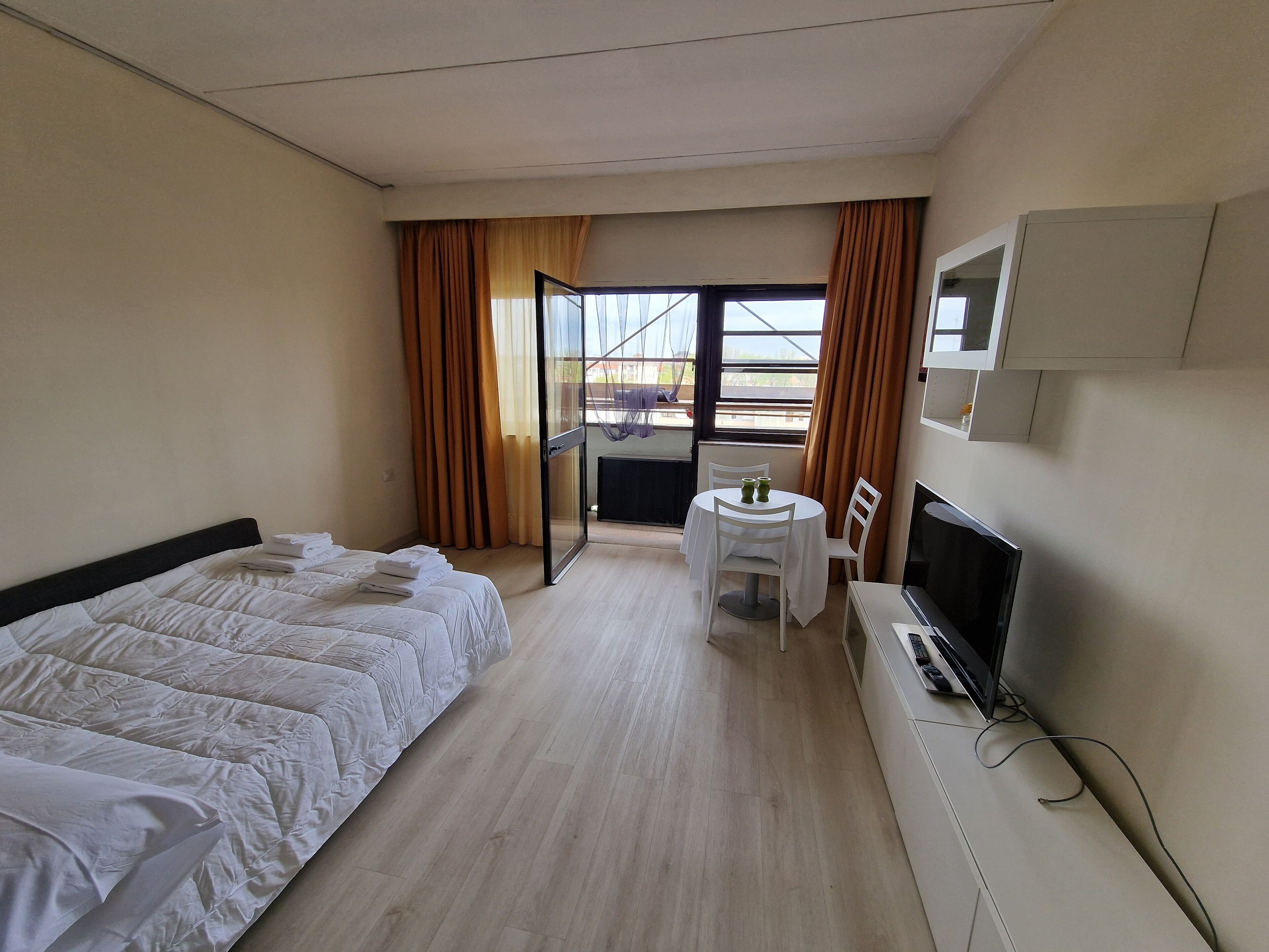 Camera Comfort | Copriletto in piuma, minibar, con stile personalizzato