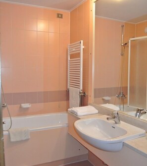 Bathroom sink - Modo Hotel (Vercelli)