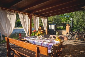 Outdoor dining - CASA AMBROGI relaxation in the hills exclusive use (Valfabbrica)