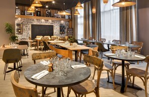 Lunsj og middag serveres, lokale retter