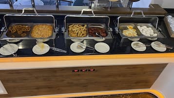 含每日吃到飽早餐