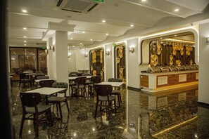 Breakfast, lunch, dinner served; international cuisine  - Sette Serenity Hotel - Adults Only (Alanya)