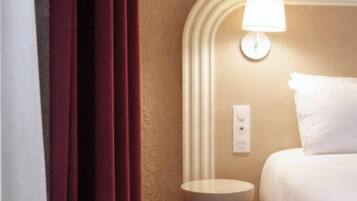 Soundproofing, free WiFi, bed sheets