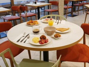 Buffet breakfast on weekends (EUR 16 per person)
