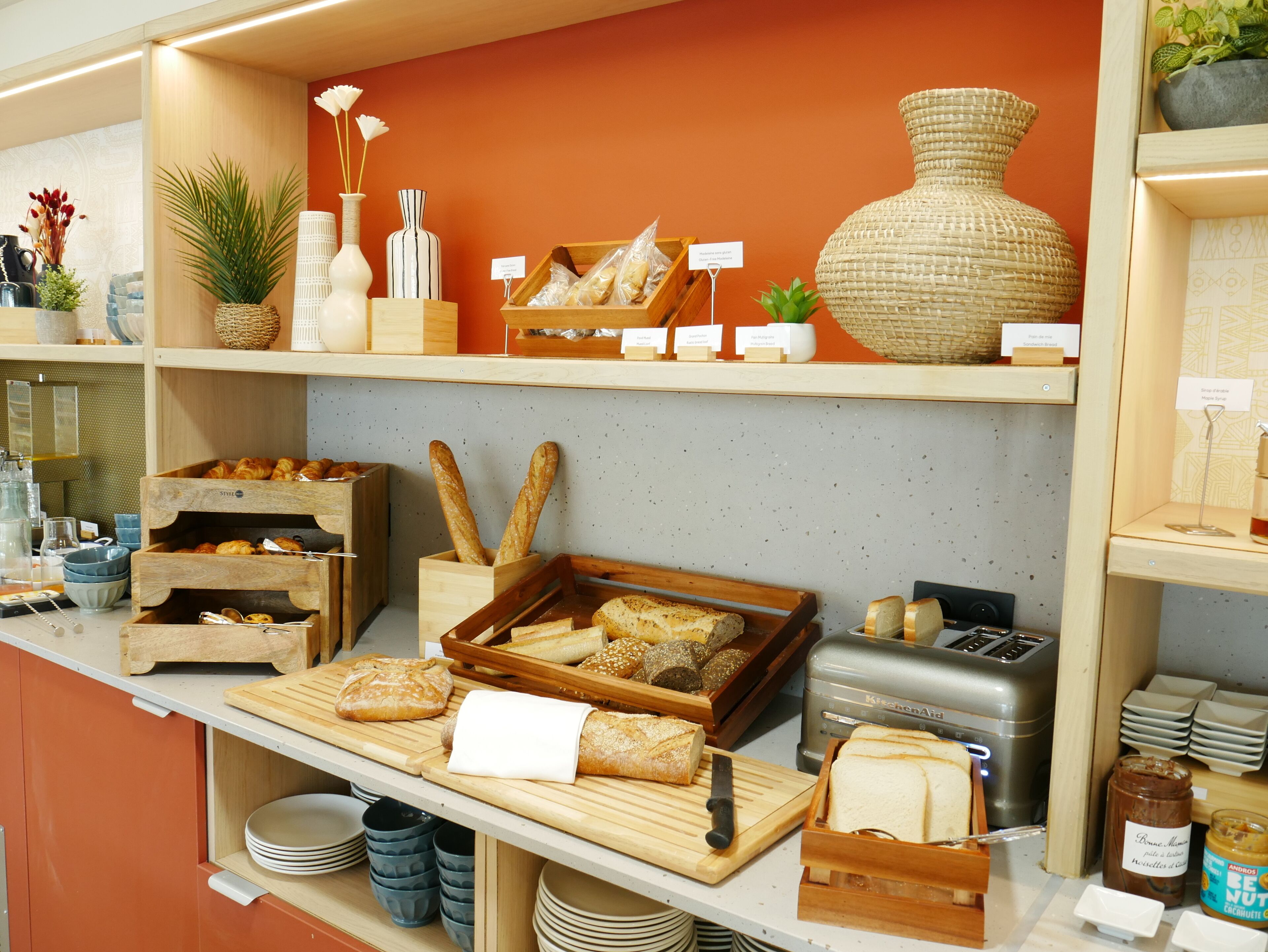 Colazione a buffet a pagamento, servita tutte le mattine 