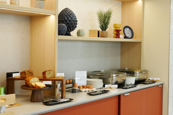Daily buffet breakfast for a fee