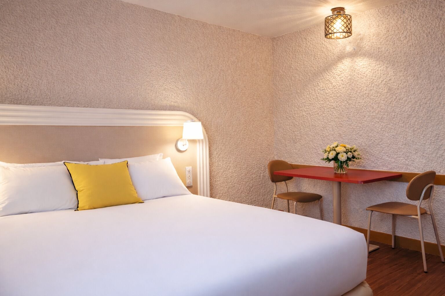 Soundproofing, free WiFi, bed sheets