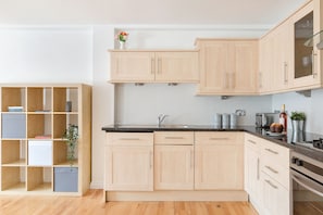 Executive Apartment, 2 Bedrooms | Private kitchen