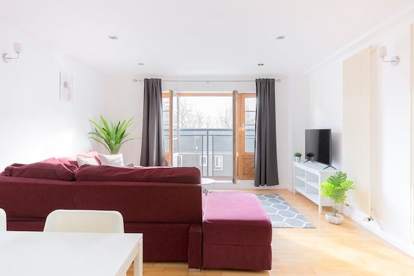 Executive-Apartment, 2 Schlafzimmer | Wohnzimmer | Flachbildfernseher