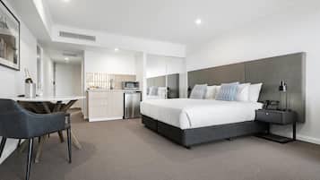 Bureau, espace de travail pour ordinateurs portables