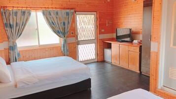 Comfort Quadruple Room | Blackout drapes, free WiFi, bed sheets