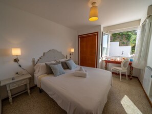 3 Schlafzimmer, Zimmersafe, Schreibtisch, Bügeleisen/Bügelbrett