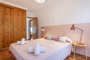 3 bedrooms, free cots/infant beds, free WiFi, bed sheets - Villa Gaviota (Mahón)