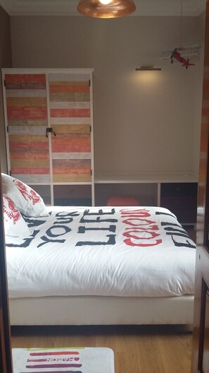 3 slaapkamers, een bureau, een strijkplank/strijkijzer, gratis wifi