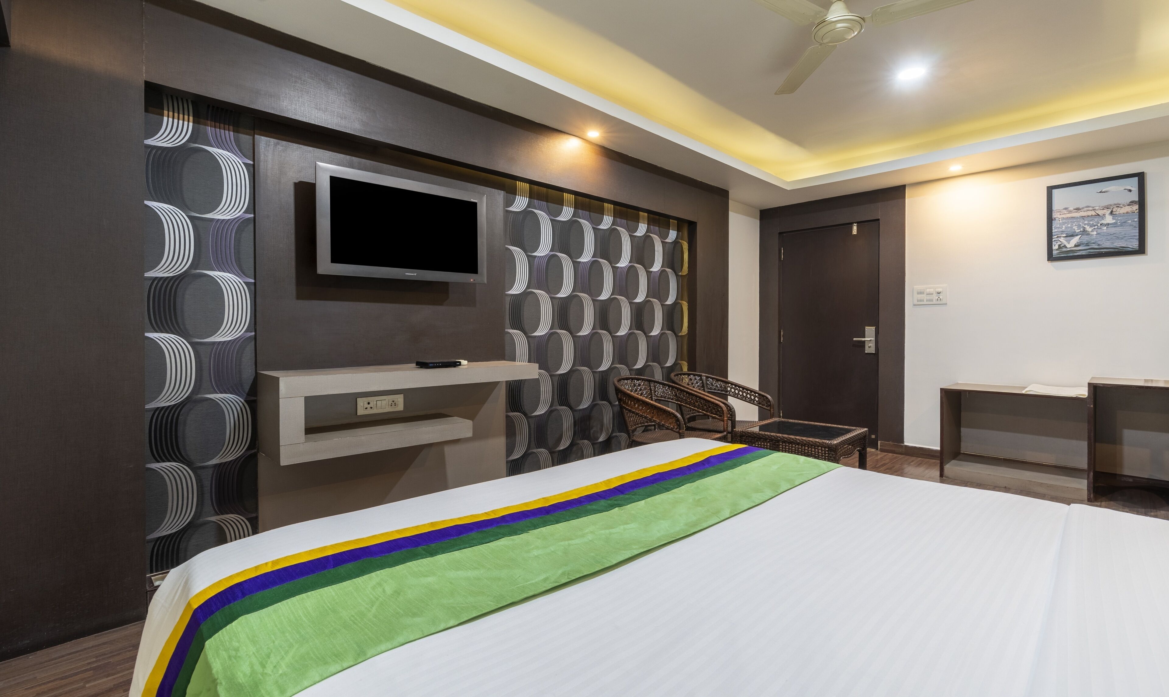 Deluxe Room | In-room safe, desk, laptop workspace, iron/ironing board