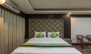 In-room safe, desk, laptop workspace, iron/ironing board - Treebo Kings Orchid (Bengaluru)