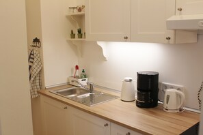 Studio (Creme) | Private kitchen | Full-sized fridge, oven, stovetop, coffee/tea maker