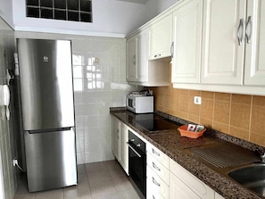 Refrigerador, microondas, horno y tostadora