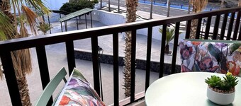 Playa Puerto de Tazacorte   La Isla de La Palma