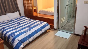 Kamar Quadruple Klasik | Meja kerja, ruang kerja ramah laptop, dan Wi-Fi gratis